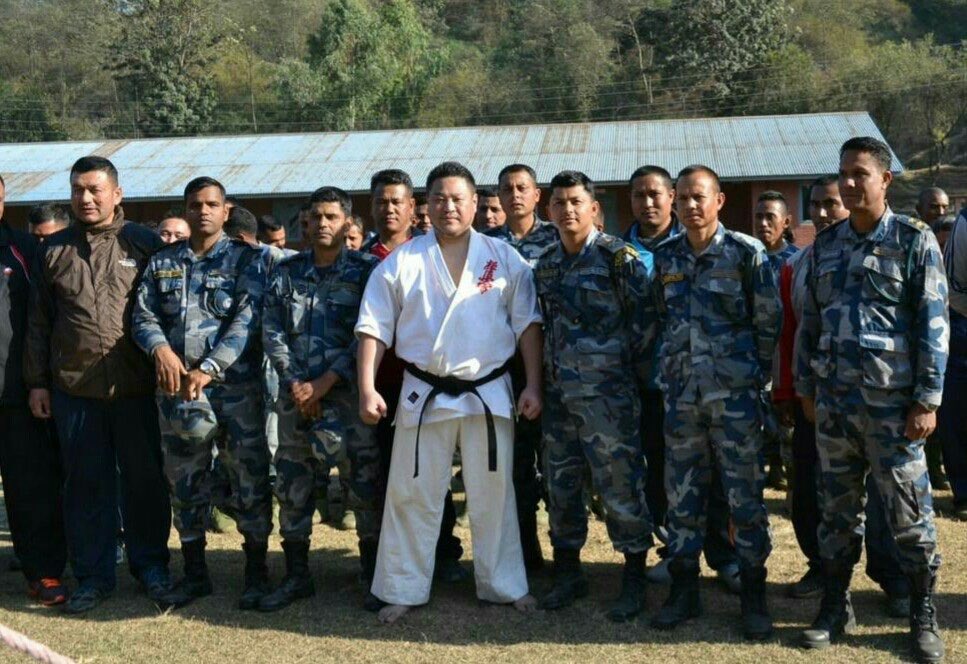 SEISHINIWASHIT1's tweet photo. 写真はカンボジア王国首相官邸特殊部隊とネパール特殊部隊です。今まで詳しい内容は言えないがカナダやアメリカ特殊部隊をはじめリビアまで…かなりの国特殊部隊を指導してきましたし、現在も指導しています。 https://t.co/ozmM9q0dSM