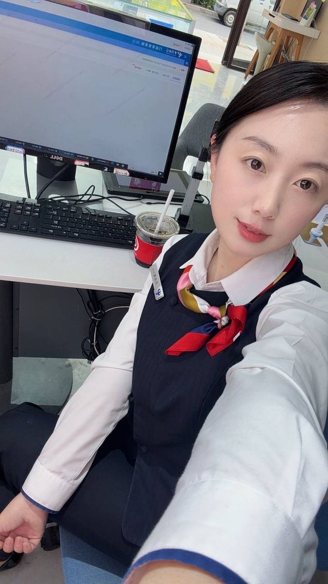 flavynhoooooooo's tweet photo. 成熟一点的阿姨也是有人爱的吧？等了好久，怎么都没人来找我聊天...... https://t.co/M4OSdmBvqf