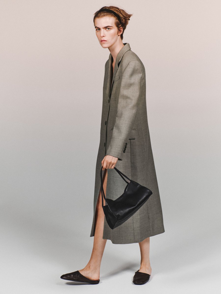 massimodutti's tweet photo. The 90s Way | Tailoring, denim and knitwear through a distinctly 90s lens. Familiar codes, expressive contrasts and a different way of doing things.​

​Explore a contemporary take on 90s style at https://t.co/sIQSMl9n6v​

​#MassimoDutti #NewInDutti https://t.co/CqPGcfPeIG