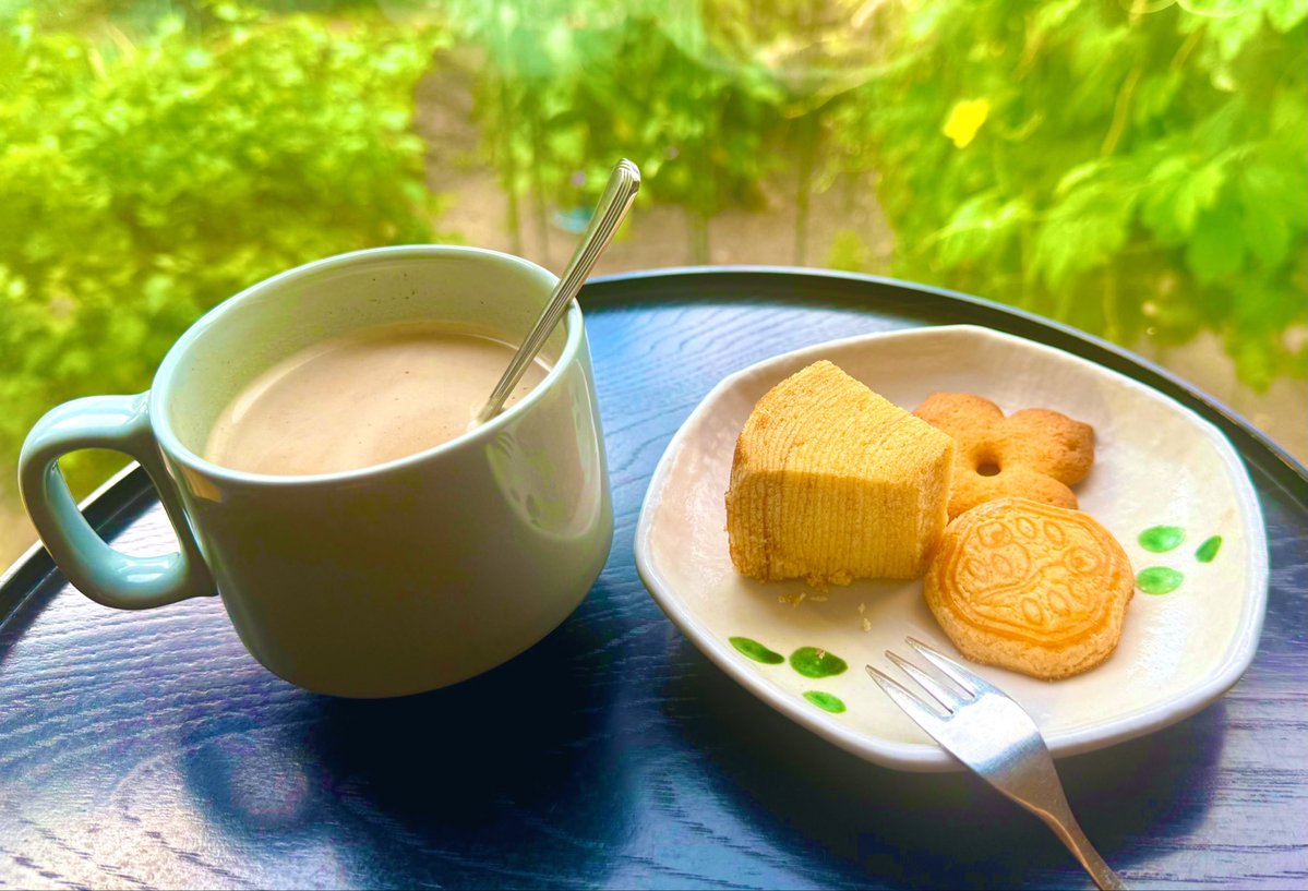 大好きな夏を偲んで食べたこの間のおめざ☕ 頂いた鎌倉のお土産。 鎌倉に行きたい #おうちごはん