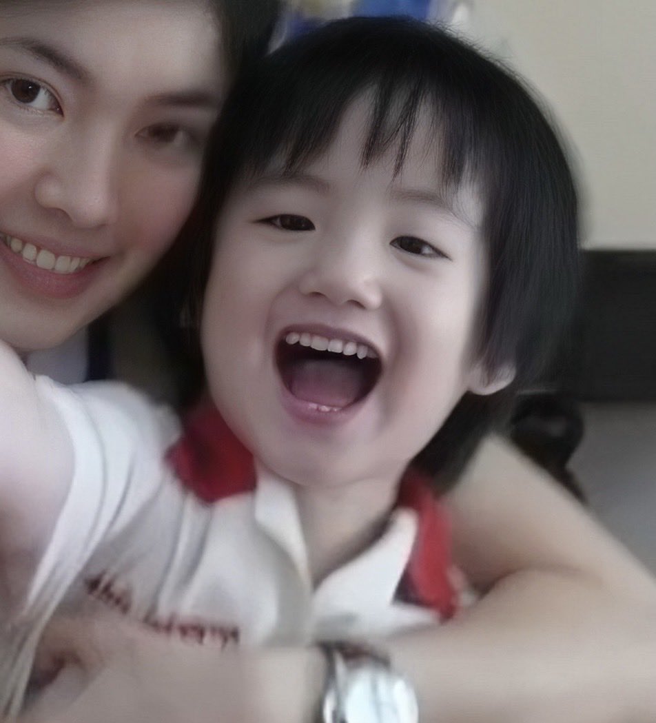 phuisgatekeep's tweet photo. น่ารักจัง ตัวแค่นี้เองมาให้กะล้มใจเพื่อนด้วย🤏😆💓✨#Phutatchai https://t.co/w6RkPQeZcl