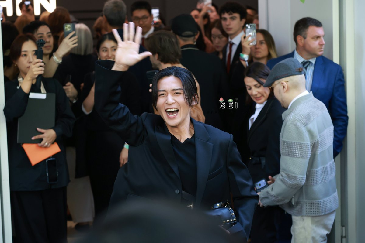 kappasuikaaa's tweet photo. 230926 FENDI SPRING/SUMMER 2027
目黒蓮 PREVIEW 

⭕️ REPOST OK 

 ❌️ PLEASE DO NOT CROP MY LOGO OUT ❌️ 

 ❌️ DO NOT EDIT W/O PERMISSION ❌️ 

nothin' better than your smile 😆🫶

#RenMeguro 
#目黒蓮 
#RenMeguroxFendi
#Fendi 
#FendiSS27 https://t.co/gi8krBOhFx