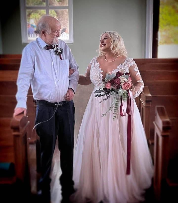 VehMonteiro's tweet photo. Happy birthday to the man who’s had my heart from the beginning, my dad. You’ve been my best friend, mentor, biggest fan, and the best Pops. No matter the distance, my love stays the same. Wishing you peace and joy today! https://t.co/wCd5Y0Pdxh