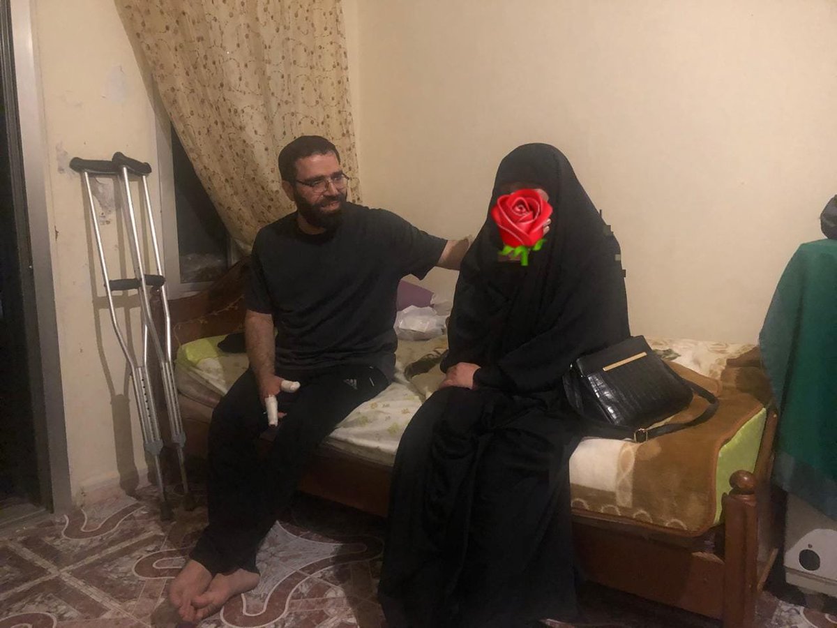 Fa_tima_46's tweet photo. كلمات واسى بها السعيد الشيخ جابر أمه التي كانت تبكي فقد شهيـ،دنا الأقدس:

الله عم يجهزنا يا إمي لدور عظيم جدا. والله يا إمي، كل ما كبر الإمتحان كل ما كان اذا نحنا نجحنا فيه وتجاوزناه سبب لعلونا أكتر بكتير

(الصورة من مقطع فيديو وثق تلك اللحظة بعد أيام من شهـ،ـادة الشهـ،يد الأقدس) https://t.co/SMrqgmwLBn