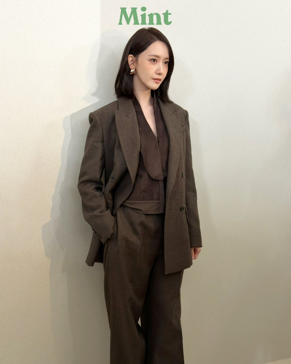 mintmag_th's tweet photo. สวยมากแม่! #MintReports เสิร์ฟภาพ #YOONA อวดลุคฟร้อนท์โรว์  ร่วมชมโชว์ Max Mara Spring/Summer 2027 ณ มิลาน ประเทศอิตาลี บอกเลยว่าลุคนี้เรียบหรูแพงสุด ๆ 💚 
#YOONAxMaxMara #YOONAxMaxMaraSS27
#MaxMaraSS27 #MintMagTH https://t.co/YHDGKm5maf