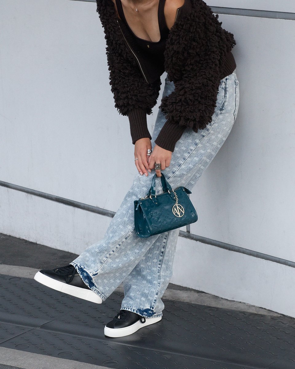 ARMANI_JAPAN's tweet photo. #ArmaniExchange
一人ひとりの個性でつくる、A|Xのスタイル。
──デニムを自由に、自分らしく。日々の装いに、新たな表情と躍動感を。
https://t.co/oK6RPCwt24
#AXfw26 #Denim
#木谷生 #HarukaKoyama https://t.co/Rf4sKNYBTB