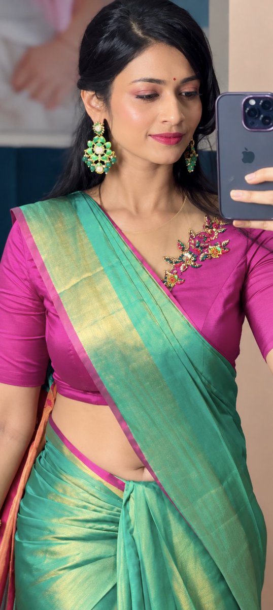 manmathaleelai0's tweet photo. Swetha🤩Un nei udambha parthale en vennai játťí la leak aaguthu di💦1st Thøppul 2nd thaali 3rd side mølăi 4th bářebaćk🥵Back la ninnu un muthuga nakkite side la kai vittu thøppul nondi&amp;mølăîyă pesanjite sareeya ara kuraiya avuthu un nei verthu oluga økkånům di🥵
#navel #trending https://t.co/3DbEQYR0lt