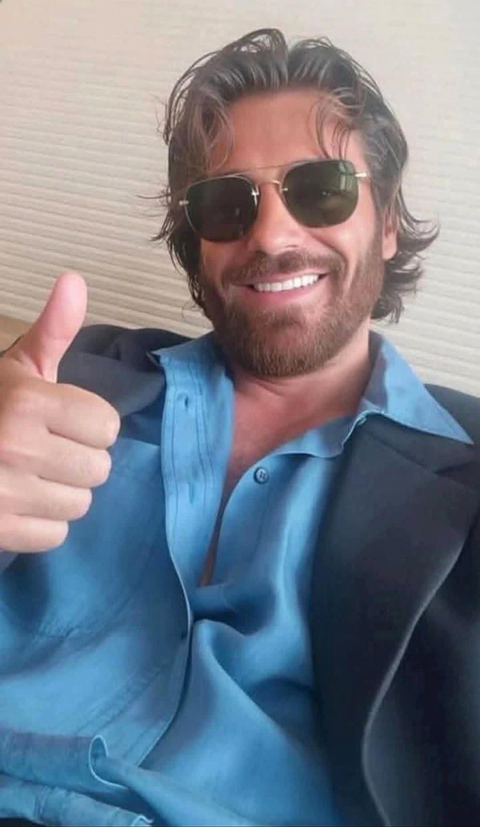 Bella31654810b's tweet photo. "El éxito no consiste en no caer nunca, sino en levantarse siempre con más determinación que antes"~Isabel la Católica 
Y así empieza el día! Feliz jueves!#CanYaman https://t.co/FKUoy2cOIh