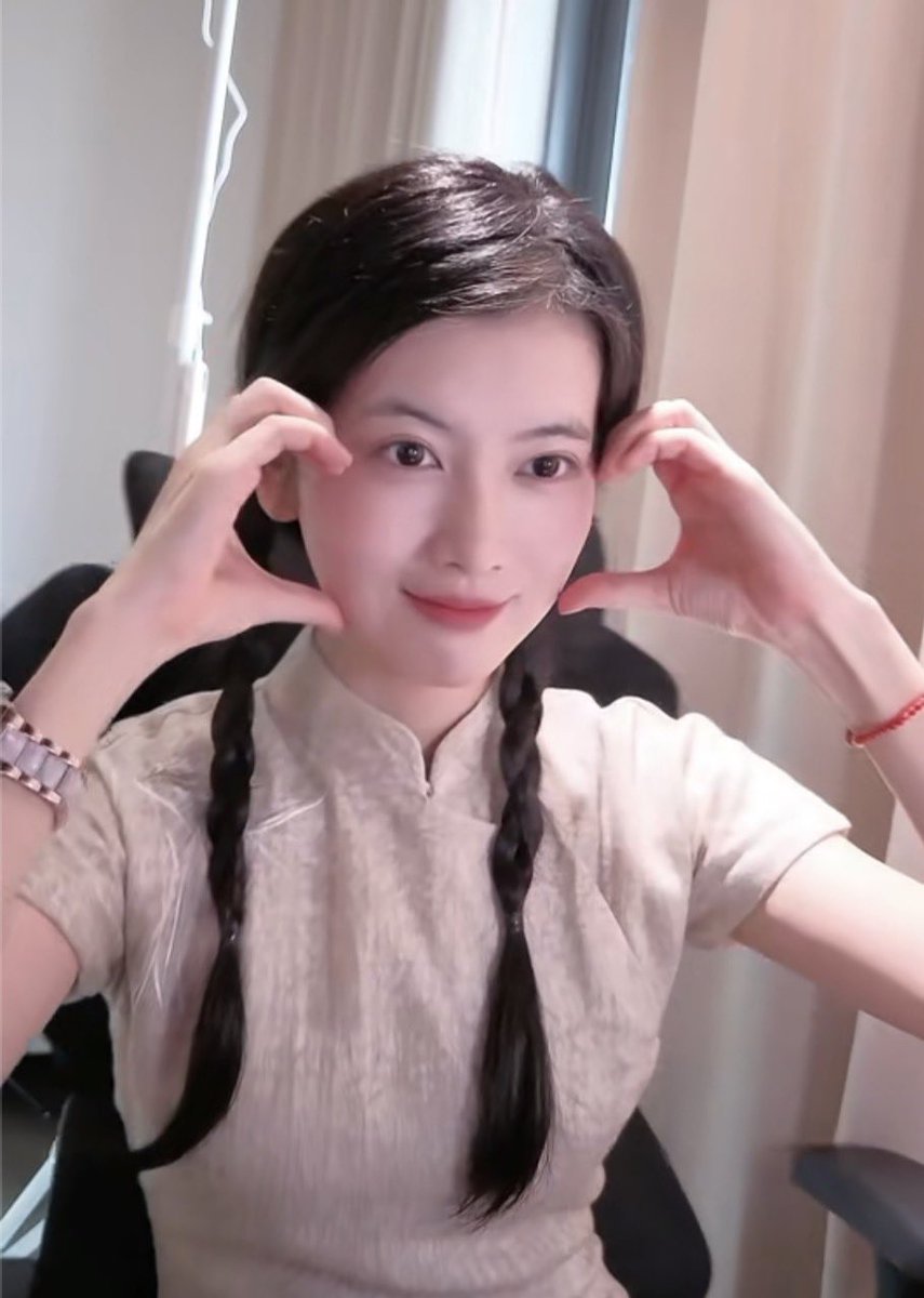 Svrluvashang's tweet photo. 260912 아상(위강) 도우인 즈보🥹
오늘 아기가 일이 없다고 방송 키자마자 울었어요 … 마음찢어져
그치만 혼자서 씩씩하게 잘 이겨내고
열심히 게임하다가 마지막 한시간동안은 또 수다를 잔뜩 떨어주고 갔어요
어쩜 이렇게 착순이 토끼가…🥲
#阿尚 #아상 #Ashang https://t.co/N4VVrOG7eJ