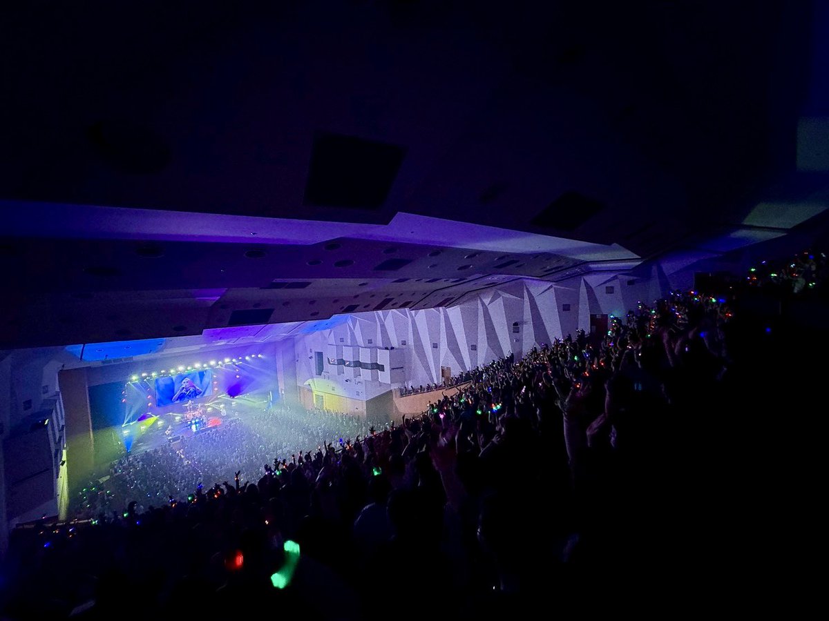 kiryuintw's tweet photo. ゴールデンボンバーファンクラブライブツアー #超厄年祭 大阪2日目でした！皆さんありがとうございました(^-^)
熱く燃え尽きました🫠🎤激しく眩しい空間であった✨
楽しんでもらえていましたら幸いです🙏
いつもありがとうね〜！😄 https://t.co/kFl8DubbPQ