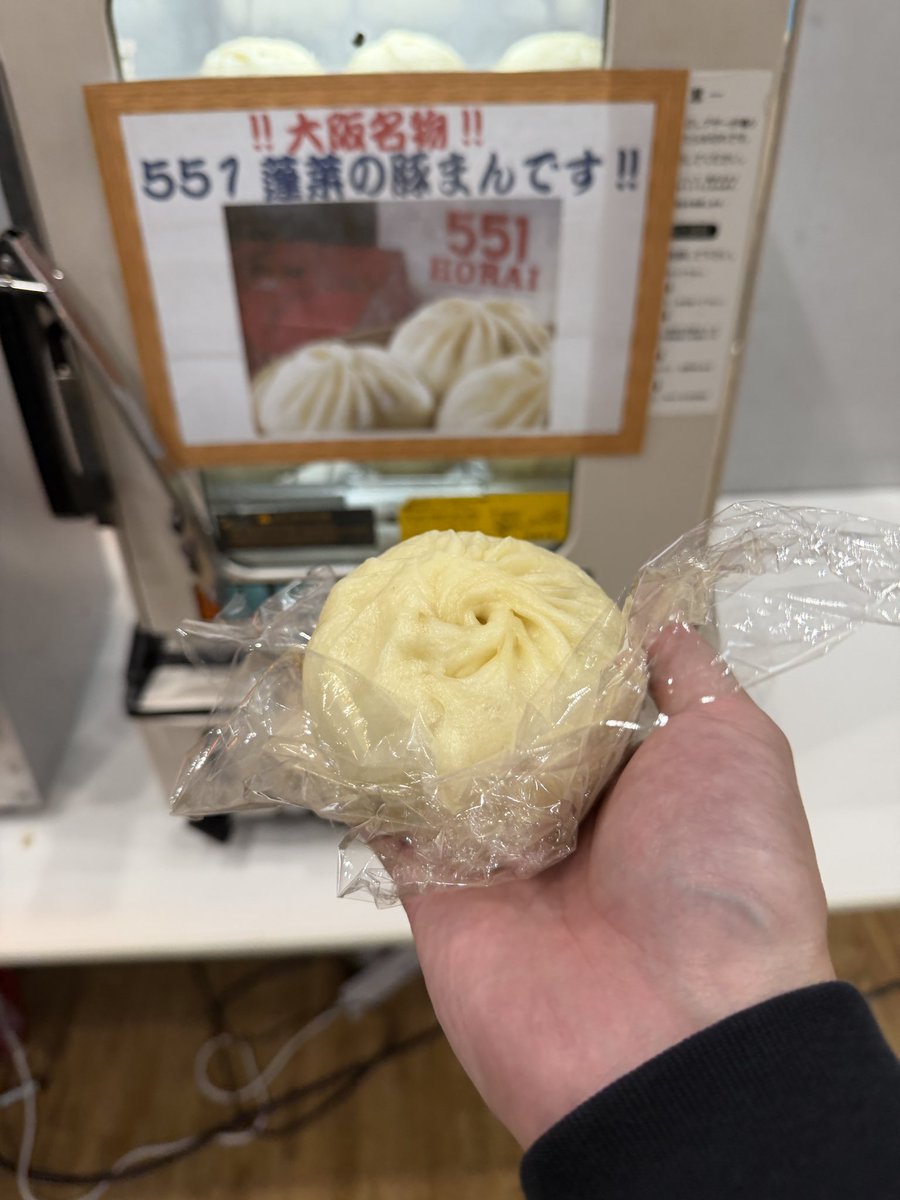 kiryuintw's tweet photo. ゴールデンボンバーファンクラブライブツアー #超厄年祭 大阪2日目でした！皆さんありがとうございました(^-^)
熱く燃え尽きました🫠🎤激しく眩しい空間であった✨
楽しんでもらえていましたら幸いです🙏
いつもありがとうね〜！😄 https://t.co/kFl8DubbPQ