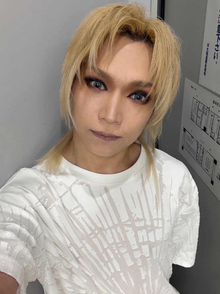 kiryuintw's tweet photo. ゴールデンボンバーファンクラブライブツアー #超厄年祭 大阪2日目でした！皆さんありがとうございました(^-^)
熱く燃え尽きました🫠🎤激しく眩しい空間であった✨
楽しんでもらえていましたら幸いです🙏
いつもありがとうね〜！😄 https://t.co/kFl8DubbPQ