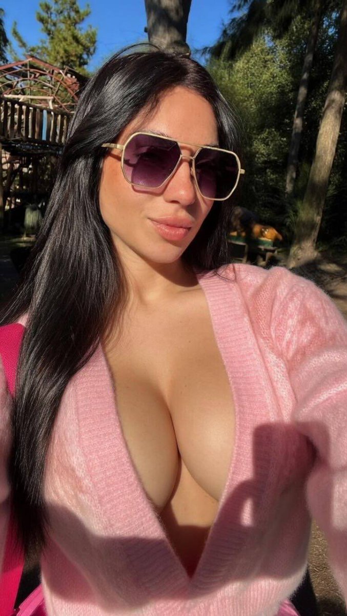 Linoya1xv's tweet photo. Who wants to hear me whimper while I edge?🥵 https://t.co/HYhxSfUAIr