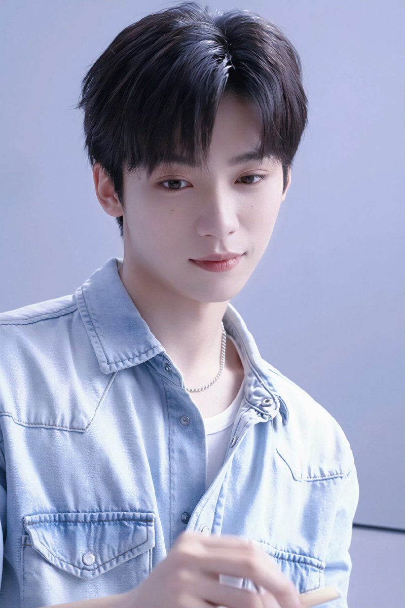 OhWillise3e2's tweet photo. Để ý 2 thương vụ chăm sóc da đều có tạo hình mặc áo bò, chắc mấy brand thích kiểu năng động ha

ZIYU REDEFINES FACIAL GLOW
#ZIYUxNIVEA https://t.co/8mI5cfwyS2