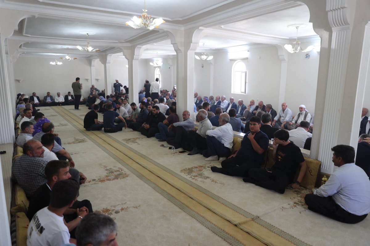 mcanpolatnet's tweet photo. Kırmızı aileleri arasında düzenlenen barış törenine katıldık.

Barışa katkı sunan ve vesile olan herkese teşekkür ediyor, birlik ve beraberlik içerisinde sağlık ve esenlik diliyorum. https://t.co/dLaCeq9cQd