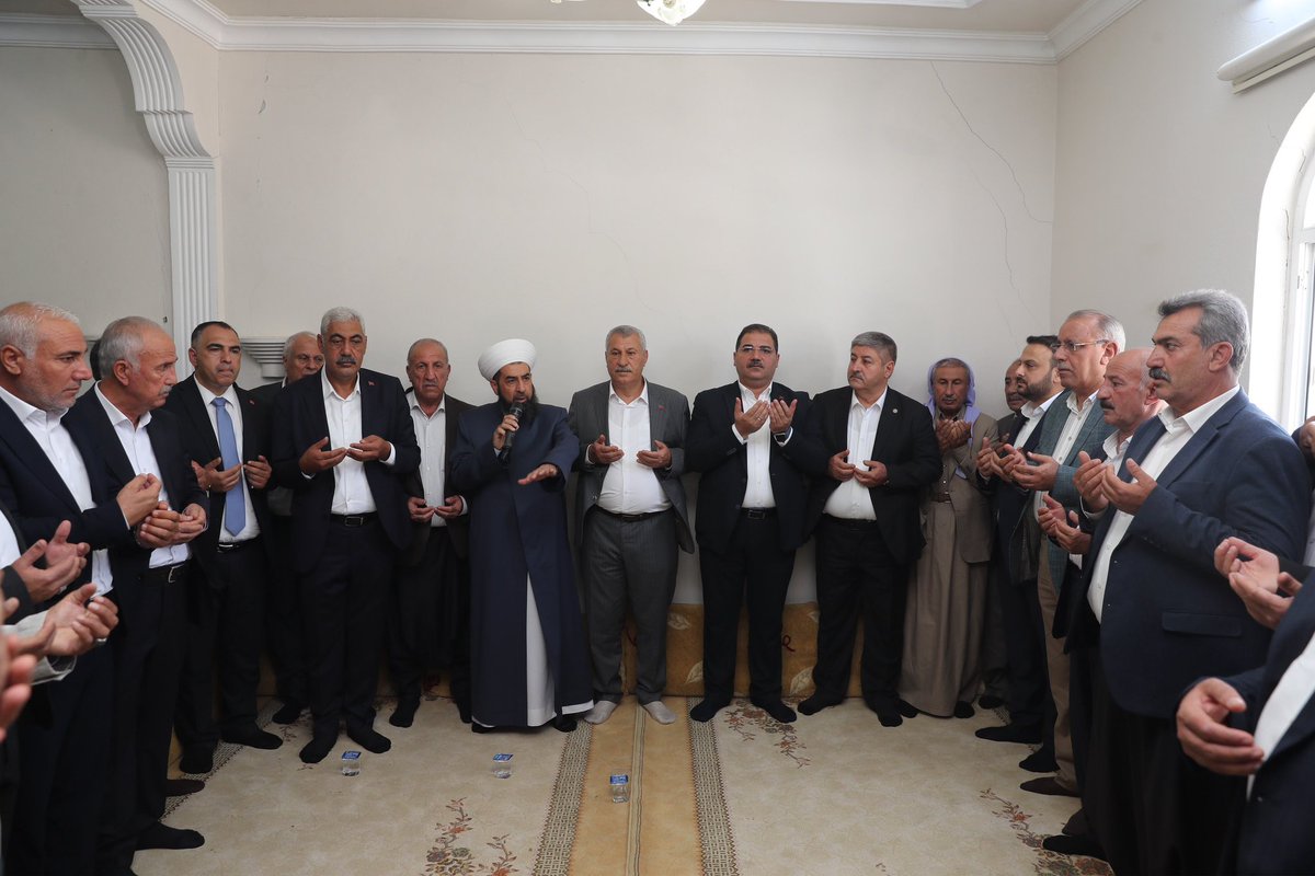 mcanpolatnet's tweet photo. Kırmızı aileleri arasında düzenlenen barış törenine katıldık.

Barışa katkı sunan ve vesile olan herkese teşekkür ediyor, birlik ve beraberlik içerisinde sağlık ve esenlik diliyorum. https://t.co/dLaCeq9cQd