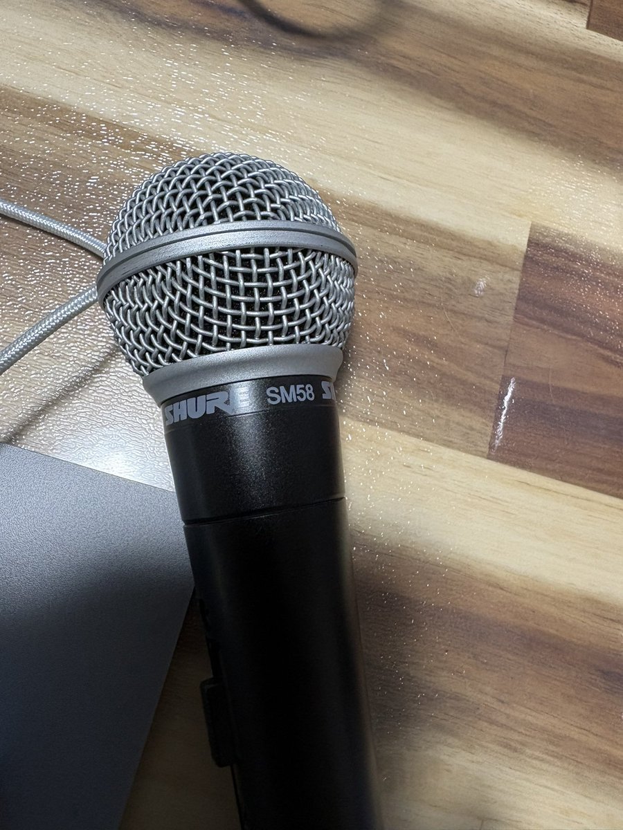 MHwithsumomoch's tweet photo. お家で鬼連チャン？カラオケ調整中😆
若干、AG03経由で入れ込むマイク音声で採点が変わってる気もするけど、そこそこは楽しめそう✨
カラオケアンプで歌ってPCへも採点用の音声を送るのがどれがベストなのか悩み中です🤣 https://t.co/m3nWoBBGKE