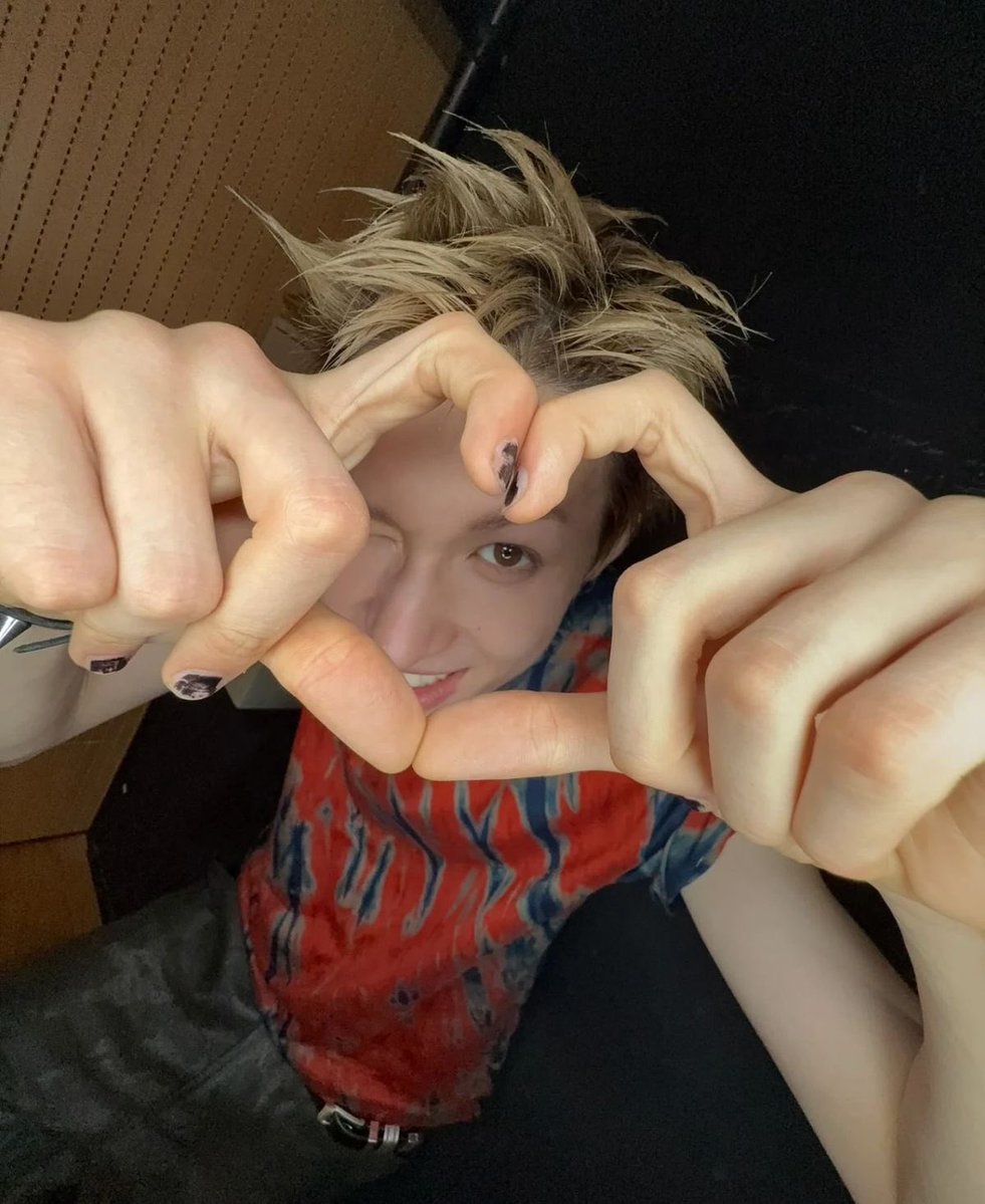 shotsofmartinii's tweet photo. hello #coerville? moots? ah di pwede? sige na oh please ? baka pwede pa to? please baby come back. 

– she/her, 06, filo
– coer &amp; carat 
– martin &amp; keonho biased 
– not new to #stantwt 

lf #coer moots 🥺🤏🏻 https://t.co/pqg4eeJJzp