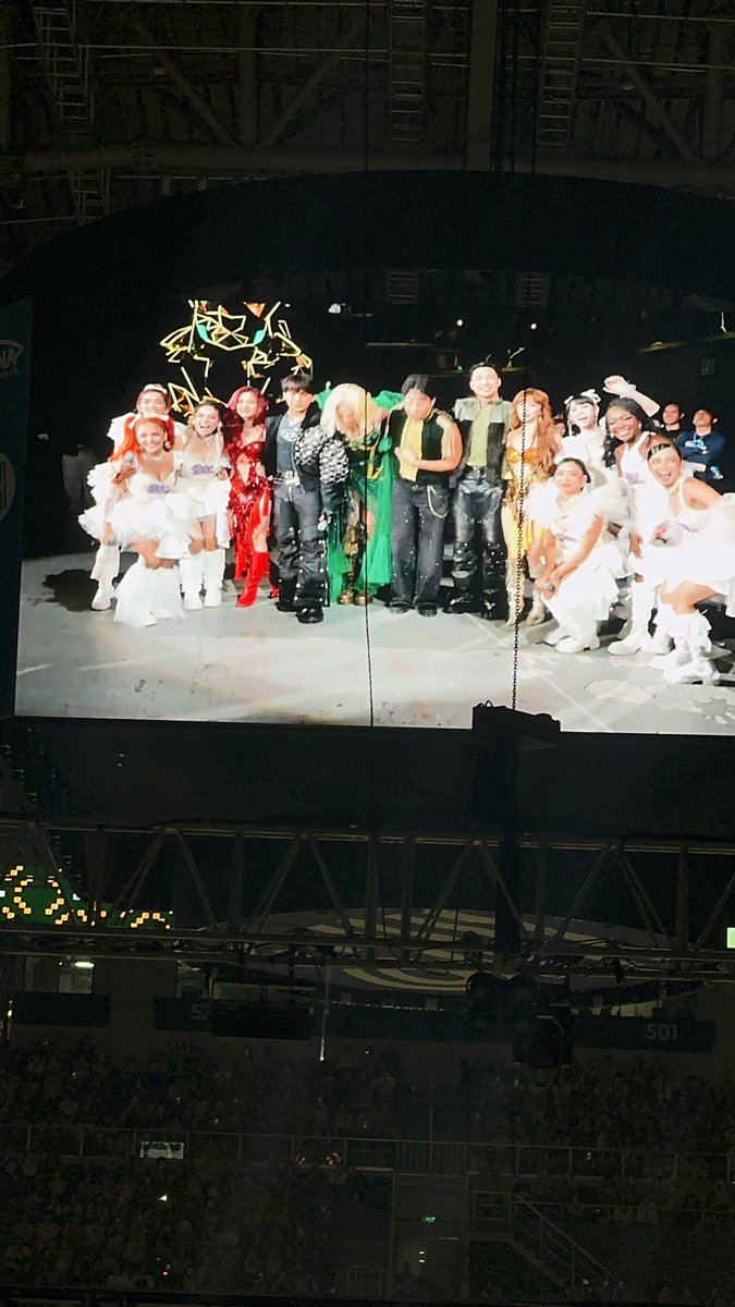 bini_writes's tweet photo. LOOK: Vice Ganda brings an OPM All-Star for the #UAAPSeason89 opener featuring BINI Mikha, BINI Maloi, Baby Dolls, Kyle, Maki and Darrren.  

MIKHALOI OPENS UAAP89
#BINIForEveryoneUAAP
#UAAPSeason89 https://t.co/nkH1JdKN2L