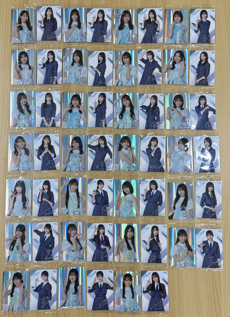 macnibuchanclub's tweet photo. 日向坂46チョコクランチ！
日向坂46カード全種類揃いました！

#日向坂46 #ローソン https://t.co/lFW9lsd3oH