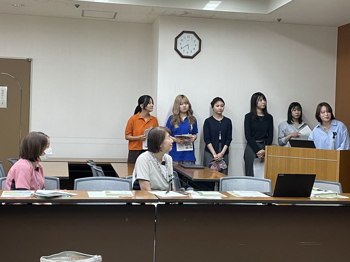miyake_ymdo's tweet photo. 成安造形大学の滋賀県立総合病院こども病棟インテリアデザインプロジェクト
コンセプトや各部屋のデザインイメージをプレゼン
流石に成安の学生はプレゼンが上手い！
好印象をいただき、これから詳細を詰めていきます！
お楽しみにー！
#成安造形大学
#空間造形デザイン領域
#住環境デザイン https://t.co/x70rkyWaoW