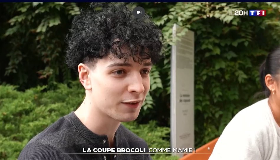 FredGaulois's tweet photo. 140 secondes consacrés à la coupe brocoli comme mamie (journal 20h00 du 11 septembre).
0 seconde consacré à Etienne tué par un migrant saoudien sous OQTF depuis 4 ans pour lui voler son sac à dos.
TF1 choisit sa ligne éditoriale... https://t.co/TWD3EWL8gd