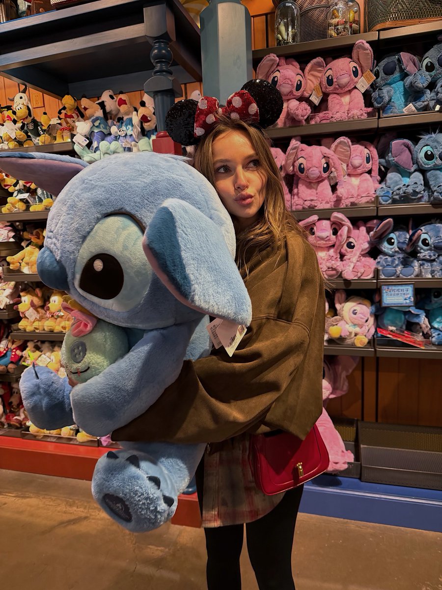 Isabelle_12ew's tweet photo. Caught a wild Stitch🤣 https://t.co/YeJktLLfD1