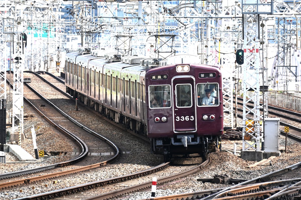 RT223AA's tweet photo. 十三駅で撮影しました。 https://t.co/VJvdlYg9Bk