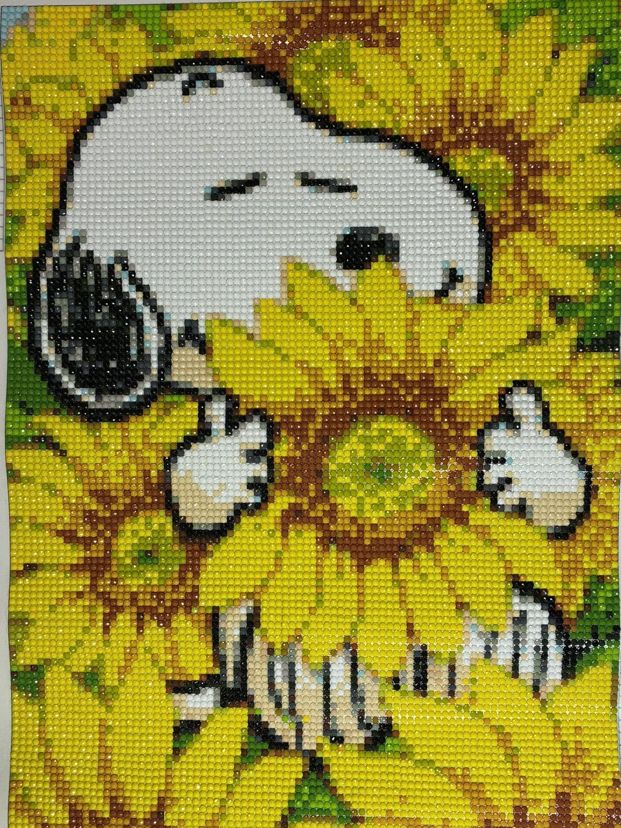 JiaGu17339's tweet photo. 夏の終わりにスヌーピーひまわり🌻
完成しました
 #ダイヤモンドアート
 #スヌーピー https://t.co/vNL6OIVdQa
