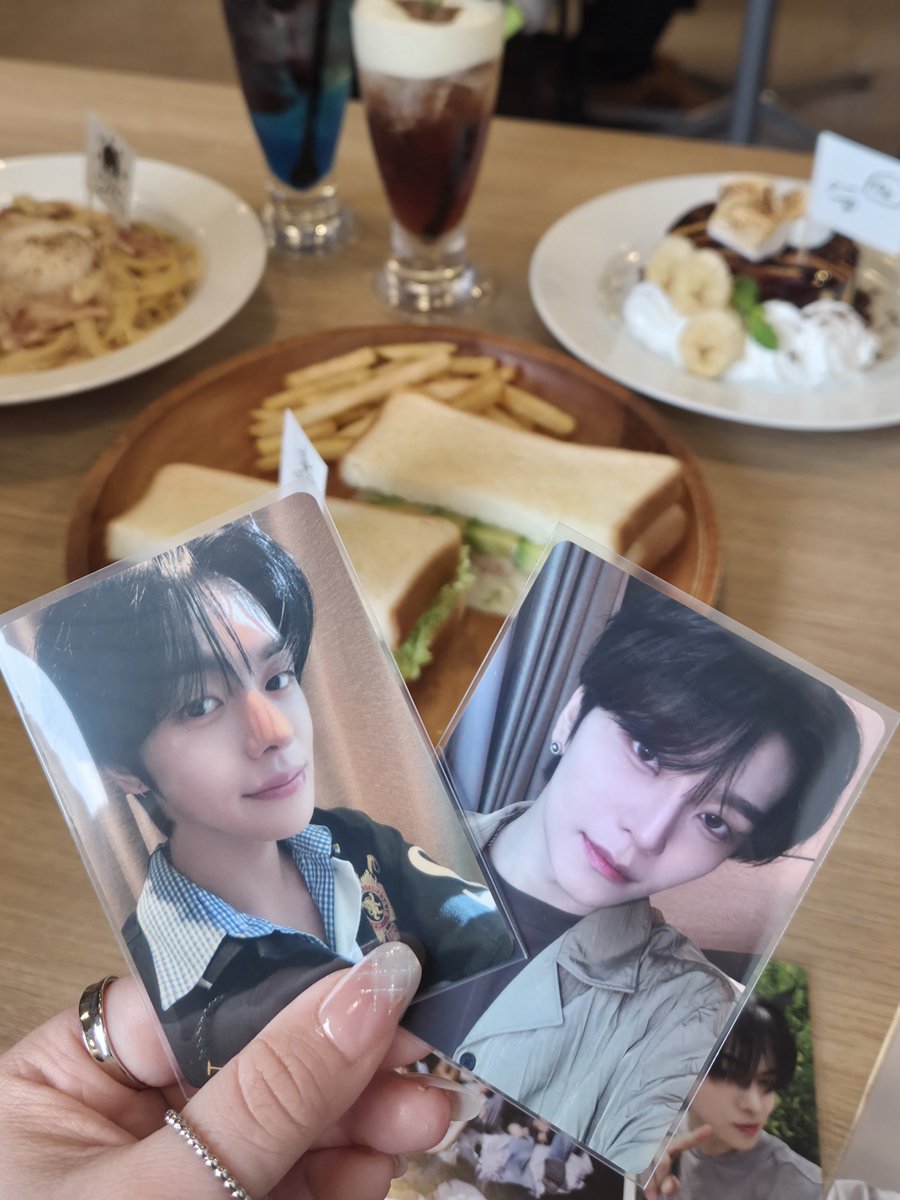 mipi822's tweet photo. はあ😭😭😭タワレコカフェで隣に座ってた優しいお姉さんが無償で前期リオを譲ってくださった😭🫶😭🫶お姉さんに良いことだけが起こりますように😭🫶😭🫶 https://t.co/aqyTJP9wcs