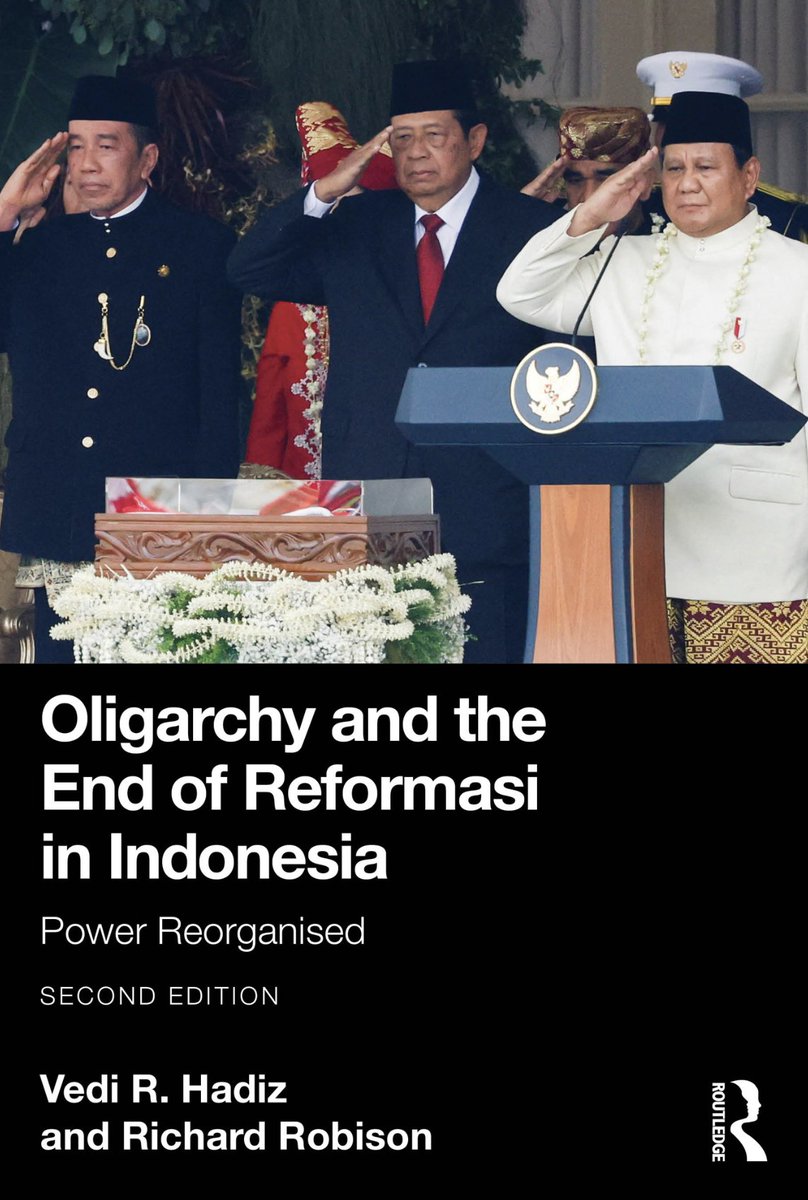 dosenhukumnotes's tweet photo. saya mencoba menyimpulkan dalam satu kalimat, buku terbaru dari Prof. Vedi Hadiz 👇

"Jika Reformasi dimaksudkan untuk mengakhiri oligarki, maka Reformasi justru menjadi alat kebangkitan oligarki, karena elite lama berhasil menyesuaikan diri, menguasai demokrasi, lalu merebut kembali negara melalui mekanisme yang semula dirancang untuk membatasi mereka."

***
referensi: 
Hadiz, Vedi R., and Richard Robison. Oligarchy and the End of Reformasi in Indonesia: Power Reorganised. 2nd ed. Abingdon, Oxon: Routledge, 2026.