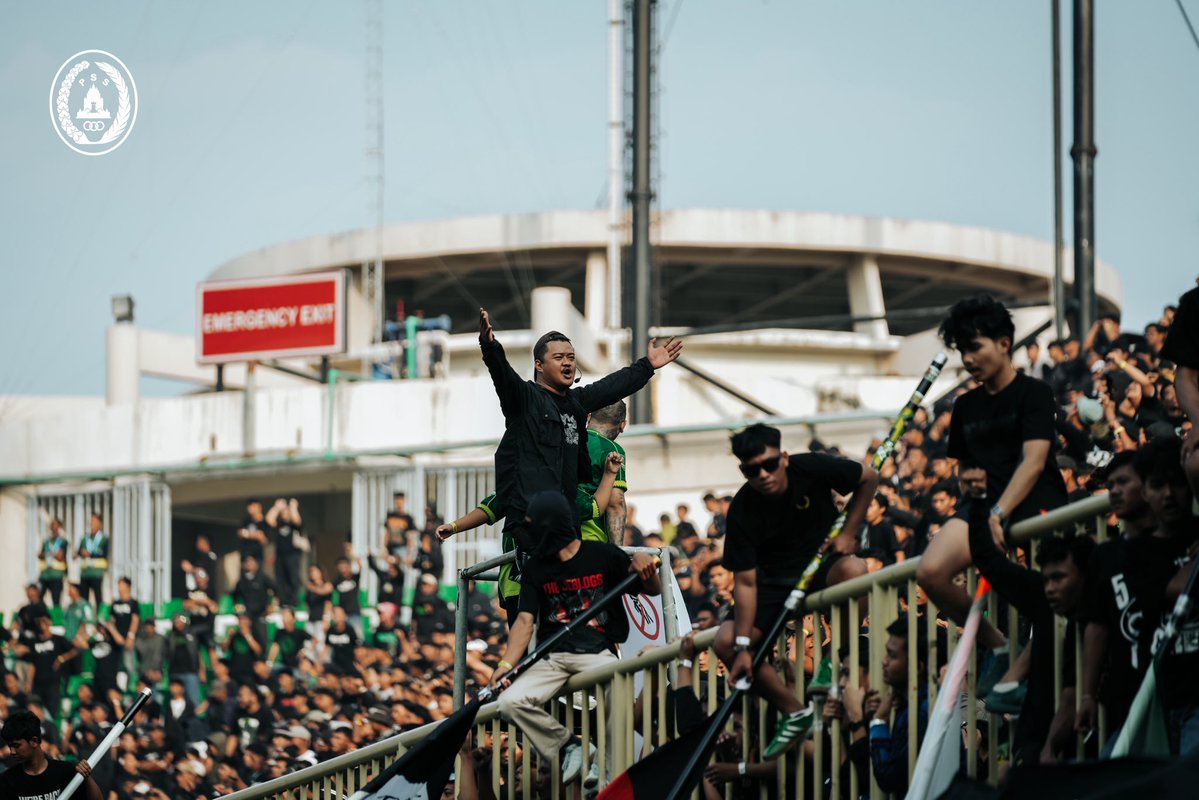 PSSleman's tweet photo. Terima kasih kepada @BCSxPSS_1976 , @S1H_Slemania dan seluruh elemen suporter PSS Sleman atas dukungan luar biasa yang diberikan selama 90+ menit.🗣️
Mohon maaf belum bisa memberikan poin di laga kandang sore ini.🙏
#PSS #COSE #PSSday #PSSvsMDR https://t.co/Yw7hxLDzPk