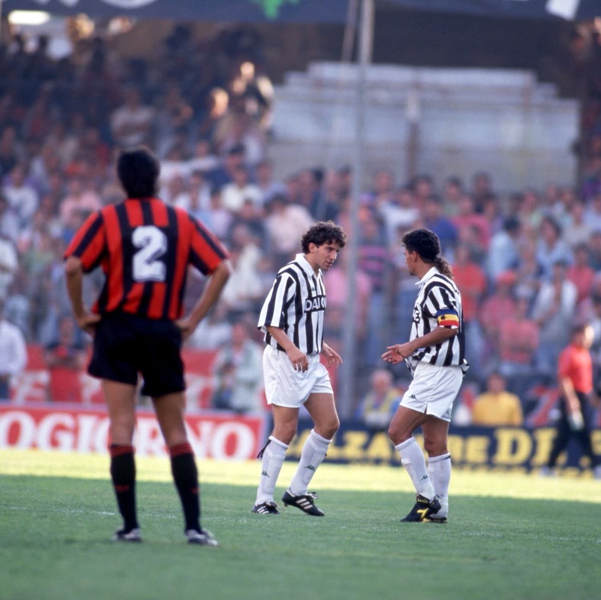 juventusfc's tweet photo. 33 anni fa la prima in bianconero di Del Piero 🤍🖤 https://t.co/f85AzNeLAB