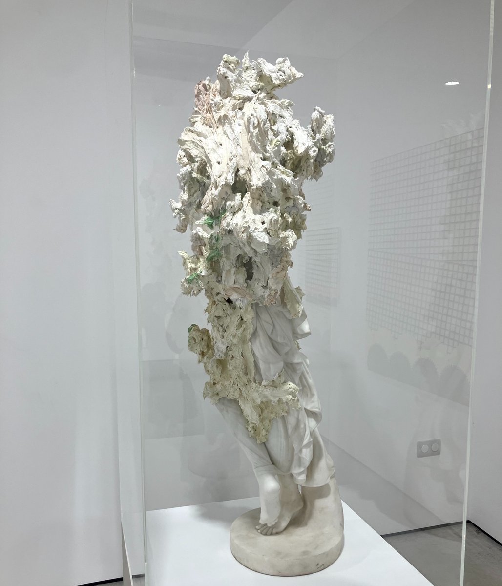 squareeyedgeek's tweet photo. …We visited some brilliant galleries while we were there (Abbot Hall and Cross Lane Projects, which had several works by Alexis Harding – one of my favourite artists! 🖼️)…
#LakeDistrict #Kendal #AbbotHallGallery #CrossLaneProjects #AlexisHarding @lakelandarts https://t.co/FdH53pzkgz