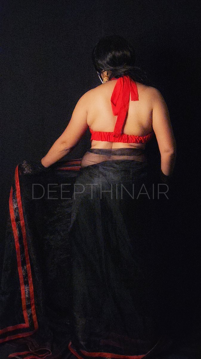 Deepthinairoff's tweet photo. Backless weekend!
#saree #creator #backless #glamour #desi #desiglamour https://t.co/yvvVJpuh3e