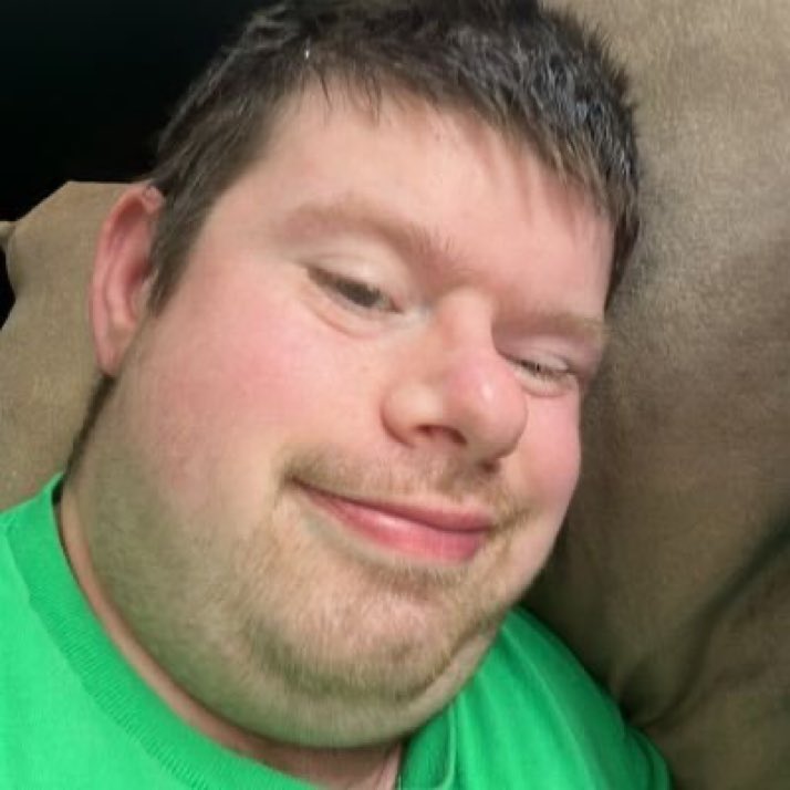 theFINelfenix's tweet photo. I'm small boy I'm single https://t.co/q8klh3Ffx0