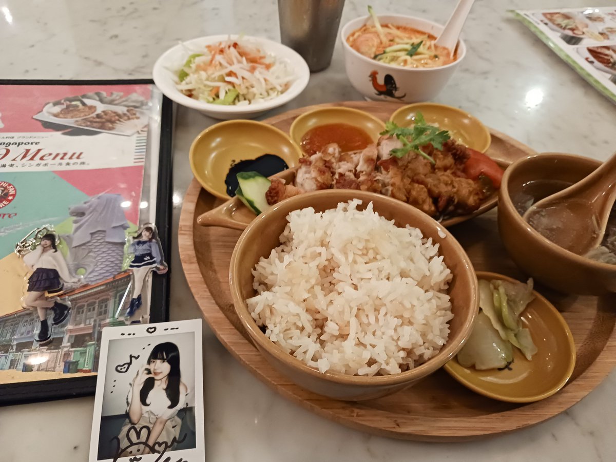 duduo2525's tweet photo. #華山七彩 さんがシンガポール旅行してきたってことなので晩御飯をシンガポール料理にしてみた!
カニ食べたかったけど無かったので
なんか代表料理らしい海南鶏飯を!
#ProjectLEAP! https://t.co/KPK0oDRbax