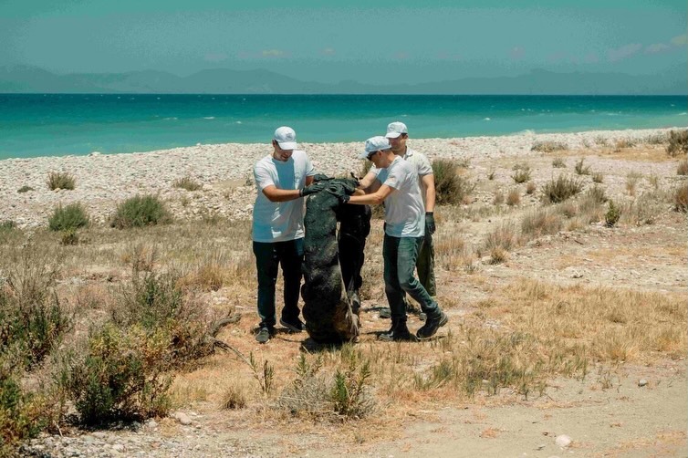 serifebasmaz's tweet photo. A cleaner Rhodes starts with our actions. 58 cleanups, 45 beaches, and a shared effort by PPC and Project PARALIES to protect Greek coasts and marine ecosystems. https://t.co/X6aC8oG15E