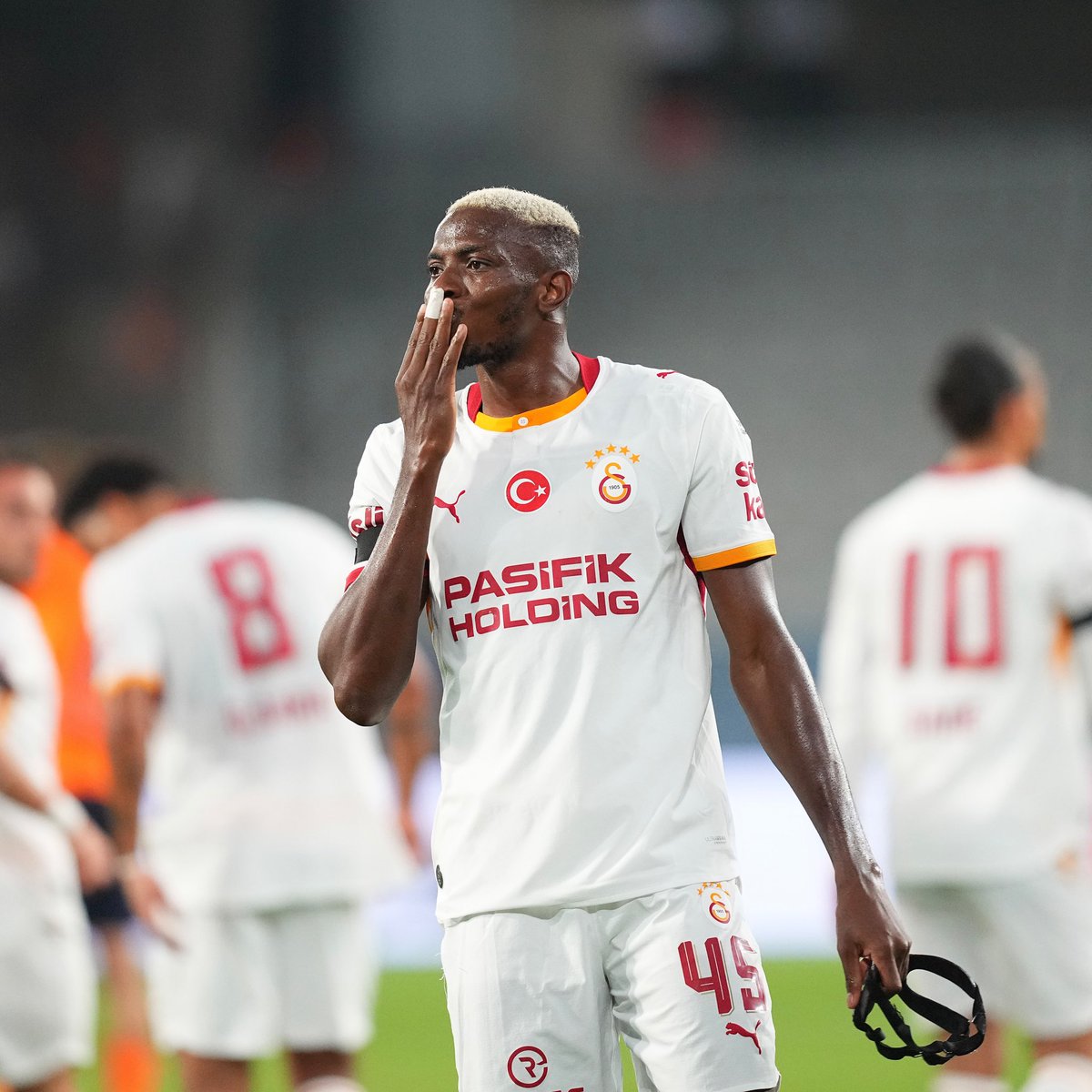 PesindeyizApp's tweet photo. Victor Osimhen, büyük ihtimalle Trabzonspor maçına yetişecek. (Mehmet Özcan) https://t.co/yVx6sFLOyk