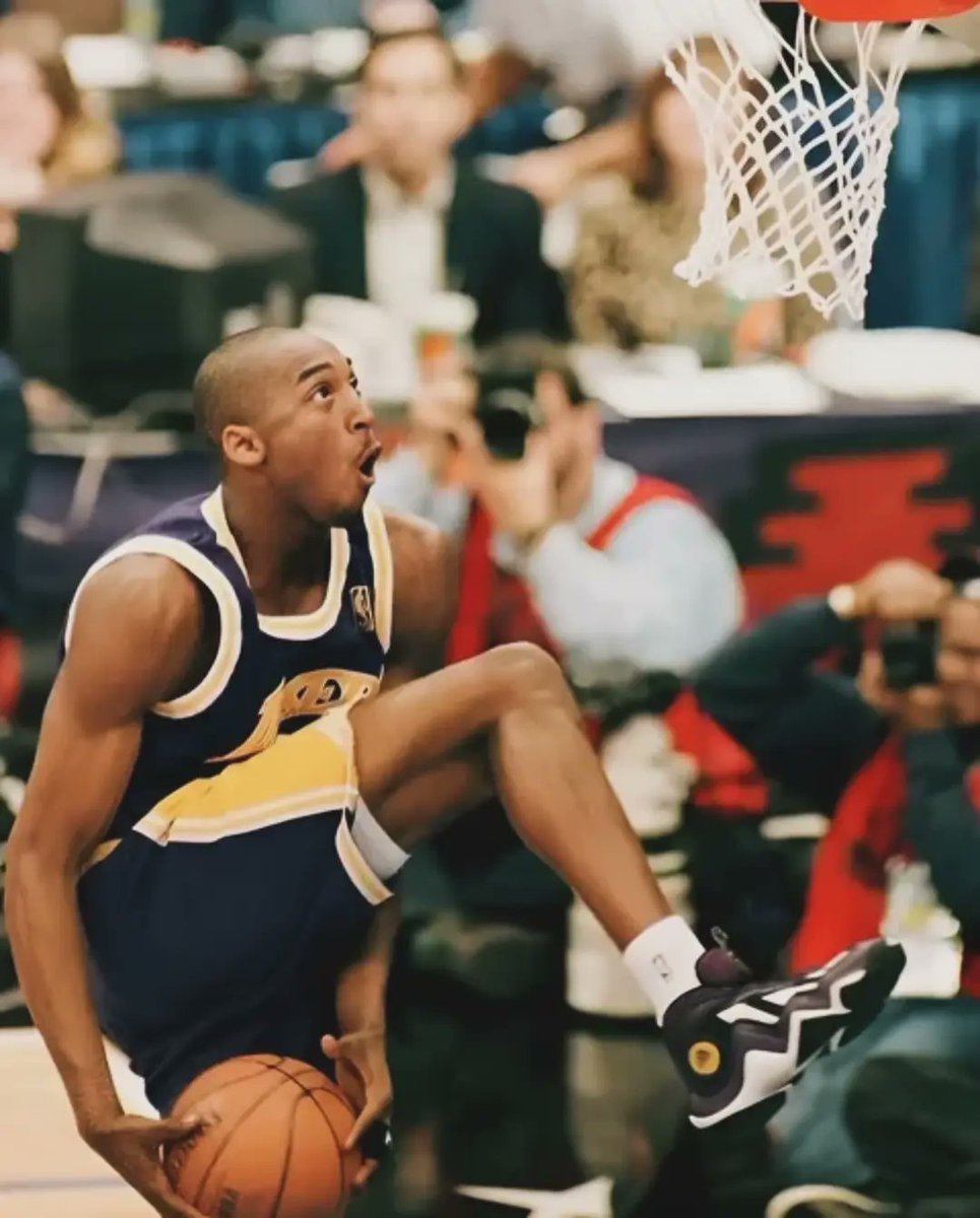 ZBoyacolu's tweet photo. Today, we celebrate Kobe Bryant’s legacy—48 years of inspiration, greatness, and Mamba Mentality. From the court to beyond, he inspires generations to dream bigger, work harder, and never stop believing. Forever a legend. Happy Birthday, Kobe. https://t.co/a4y8kdE8e4