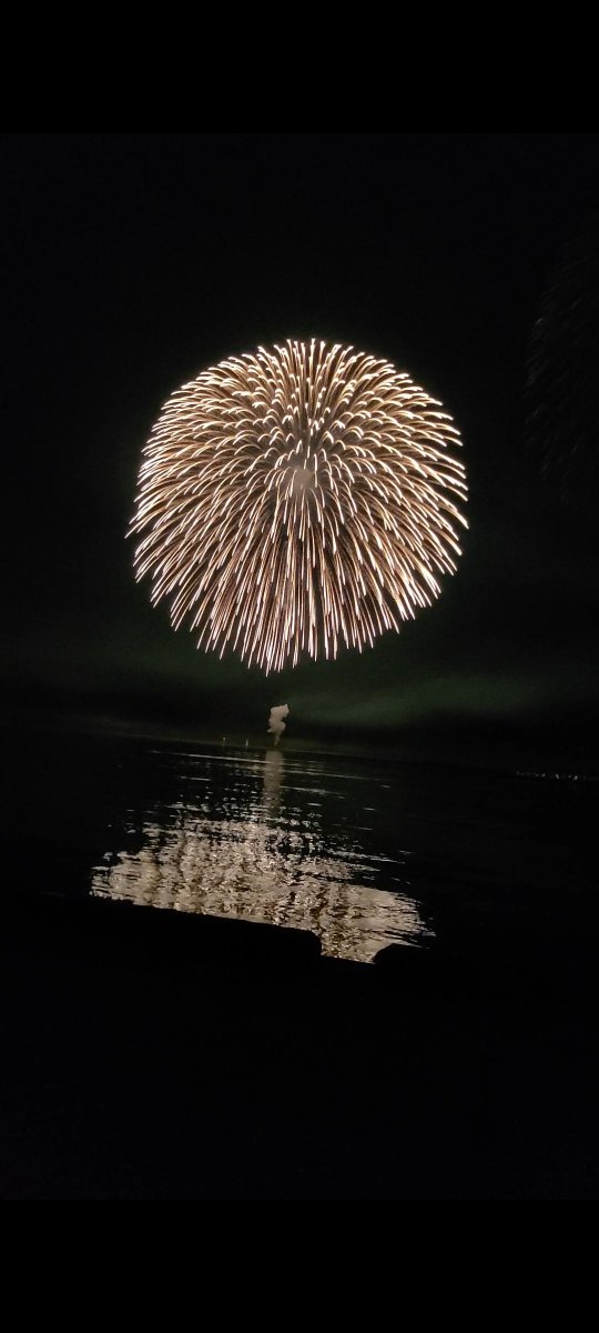 xstyk9111's tweet photo. 釧路市の今年最後の花火どんぱく❗釧路港近くで見れましたぁ❗ https://t.co/UL4RUGM7gI