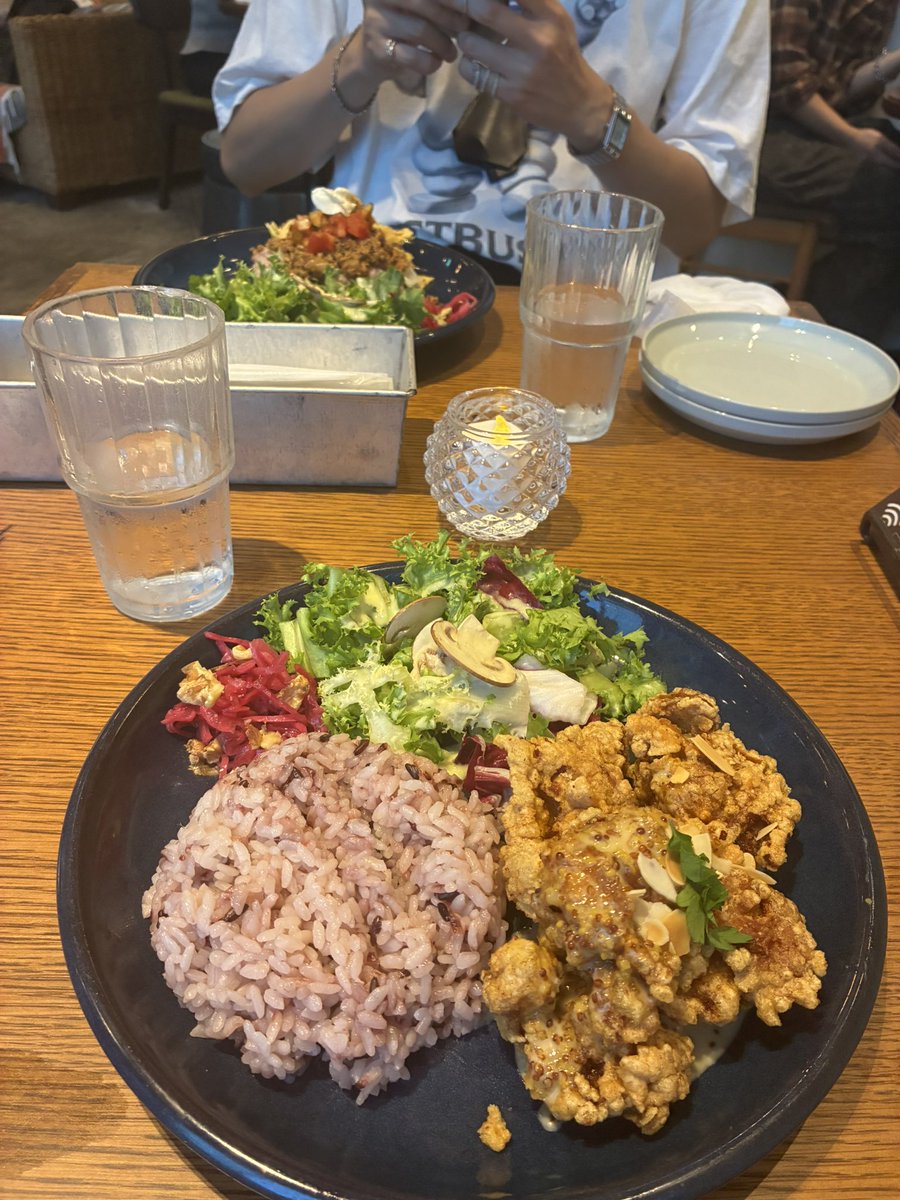madochao0's tweet photo. オシャレな友達とオシャレなカフェでオシャレなご飯を食べながら少年法について議論してきた。面白かった。 https://t.co/C4Hs3Ps2y1