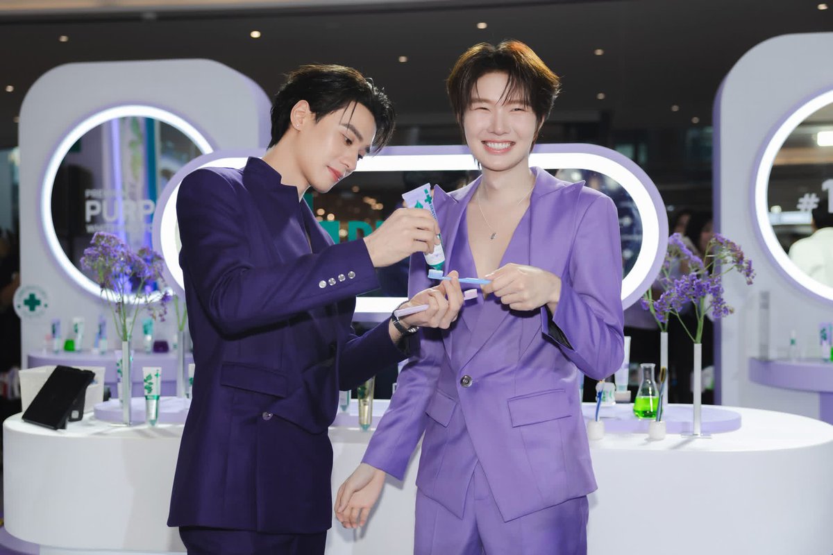 Dentiste_X's tweet photo. เก็บภาพบรรยากาศและความประทับใจจากงาน DENTISTE' X KENGNAMPING TONE UP THE ICONIC SMILES มาฝากชาวโอ๋โอ๋ 

ขอบคุณทุกคนมาก ๆ ที่มาหากัน มาให้กำลังใจ และมาร่วมสร้างโมเมนต์ดี ๆ ด้วยกันนะคะ 

ขอบคุณสำหรับทุกการซัพพอร์ตที่มีให้ DENTISTE’ และเก่ง–น้ำปิงเสมอมา
✨https://t.co/48jsib4Hpi

แล้วมารอติดตามความพิเศษและเซอร์ไพรส์ใหม่ ๆ จาก DENTISTE’ กันต่อด้วยน้า🦆🐰 💜💚 

#DentistexKengNamping
#DentistexOhAe #OhAe