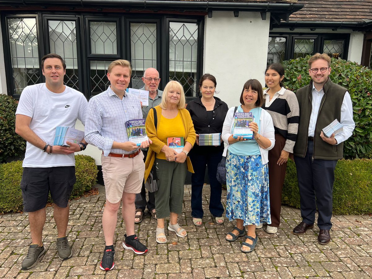 owencartey's tweet photo. Great morning out and about supporting Cllr Martin Bright and Cllr Colin Campbell in Southchurch 🥾🗞️🏡

Southend Conservatives are absolutely clear - we will do everything we can to protect Southend’s Green Belt 🌳🌱🏘️ https://t.co/fpclhDCZIe