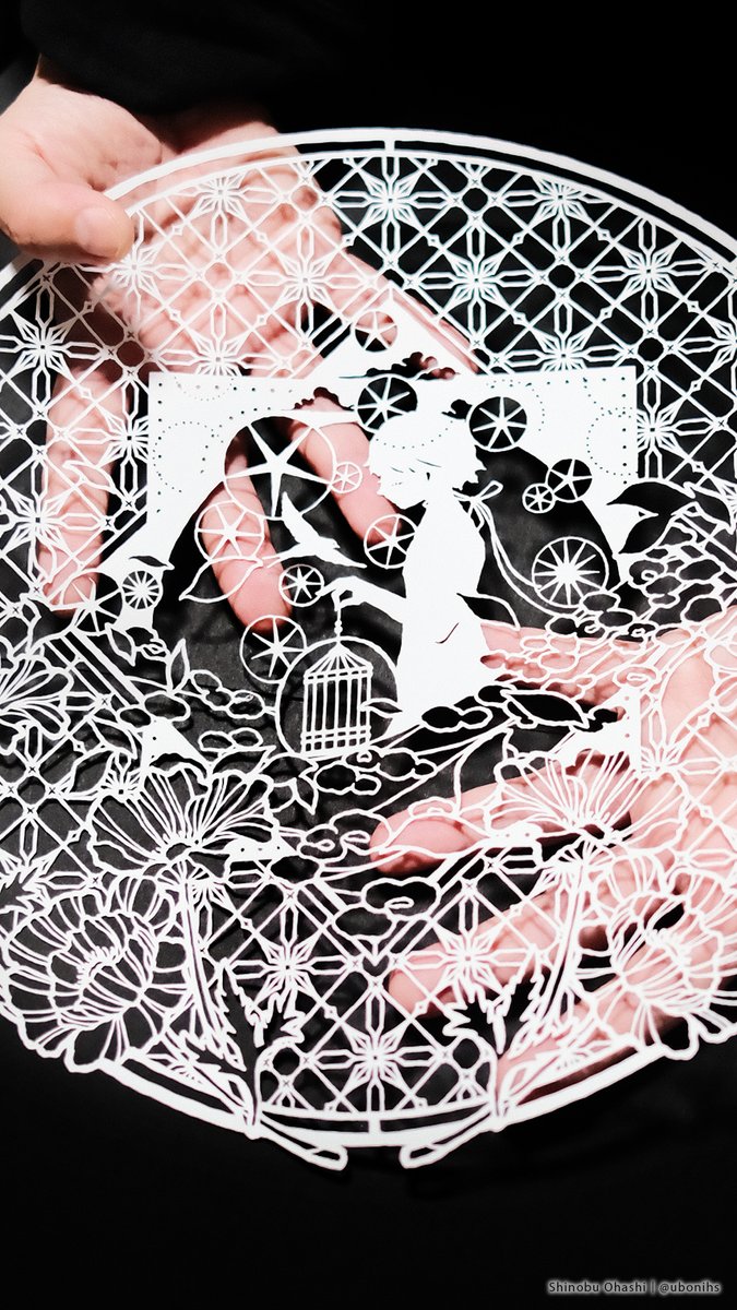 ubonihs's tweet photo. むかしむかしにつくった切り絵の「抜け殻」がたくさん出てきましたので　後ほど通販へ追加したいと思っています　ちょっと大きめなものが多いです　レースのようでわりと素敵です　#切り絵 https://t.co/MV8Mw8tqrf