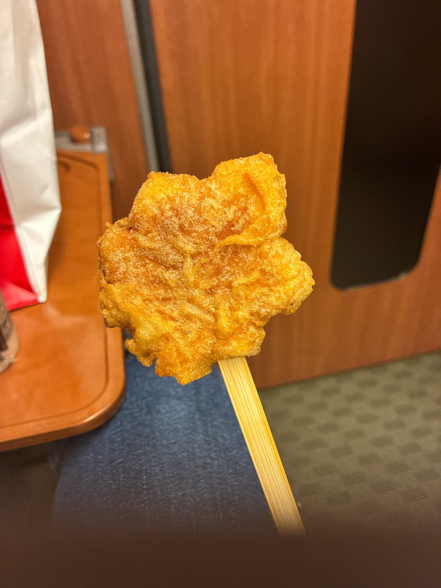 mori_kei2's tweet photo. 揚げもみじ饅頭（クリーム） https://t.co/WFxHl6YaG3