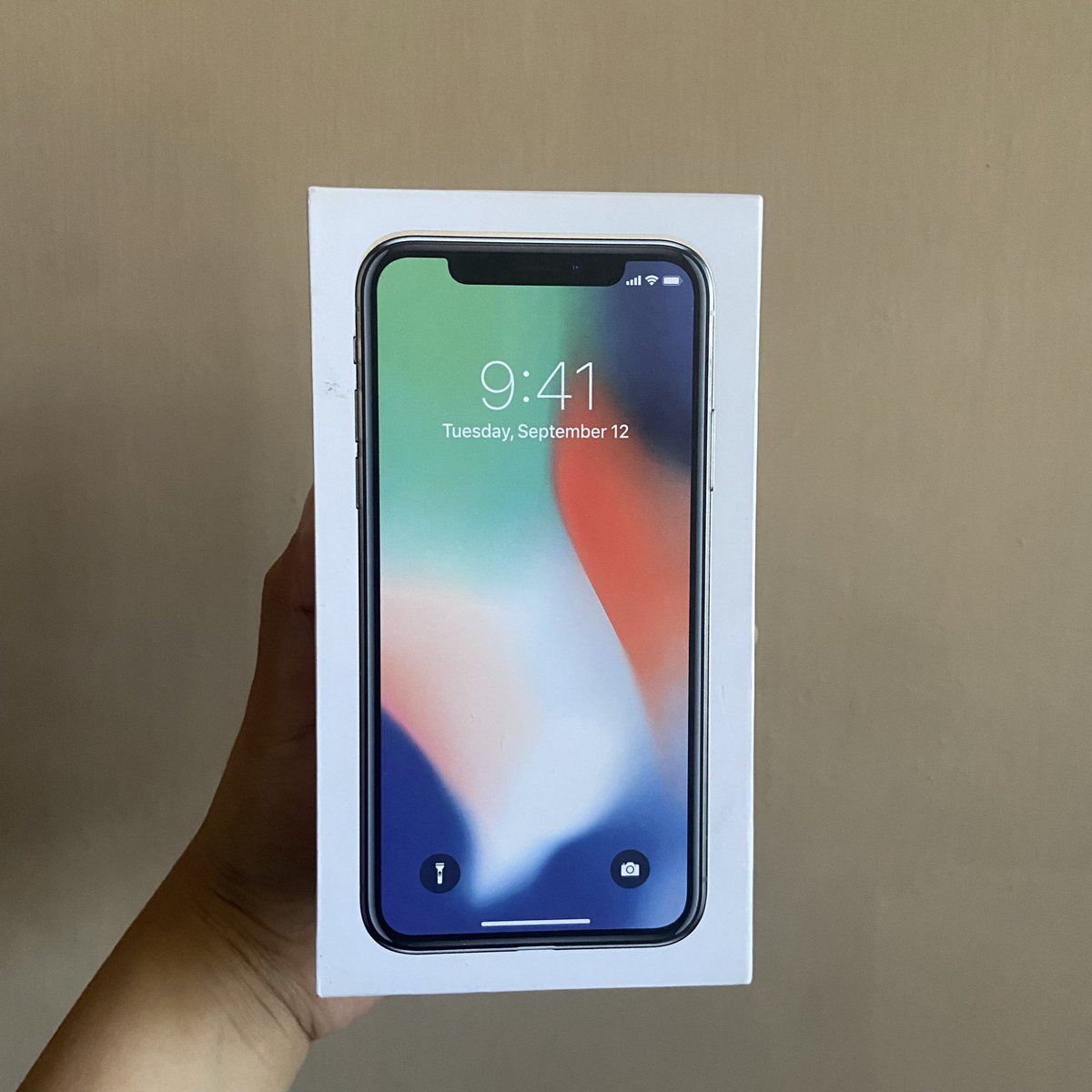 auroragewl's tweet photo. wts iphone x inter whitelist 64gb
 
• 2.3 nego tipis
• pemakaian pribadi (bh 69%)
• all original belum pernah ganti baterai/layar
• bisa kirim via manual 
• via oren ada admin 
• prefer buyer yg satset dan nggak ribet

#zonauang #wtsiphone https://t.co/nDixf4pFmt