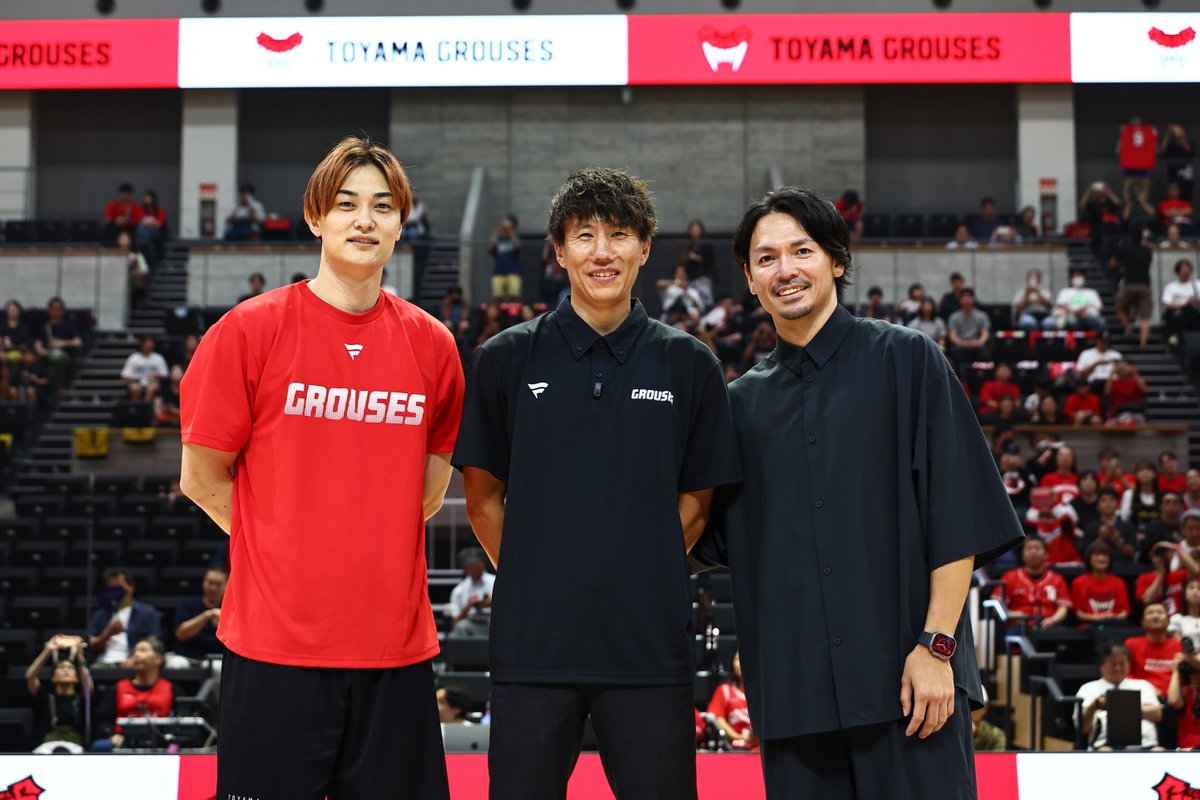 toyamagrouses's tweet photo. オープン記者会見には #水戸健史 選手本人にはサプライズで、#宇都直輝 選手と2011-17、2020-21シーズンにともにプレーをした #城宝匡史 さんが登壇し、記念撮影を行いました🥹📸✨

#ミスターグラウジーズ #ありがとう水戸さん
#富山グラウジーズ https://t.co/aZFf6BbE2U