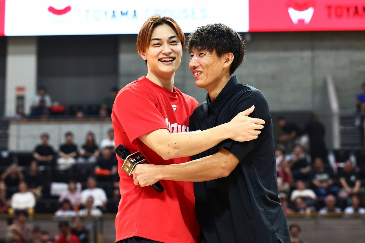 toyamagrouses's tweet photo. オープン記者会見には #水戸健史 選手本人にはサプライズで、#宇都直輝 選手と2011-17、2020-21シーズンにともにプレーをした #城宝匡史 さんが登壇し、記念撮影を行いました🥹📸✨

#ミスターグラウジーズ #ありがとう水戸さん
#富山グラウジーズ https://t.co/aZFf6BbE2U