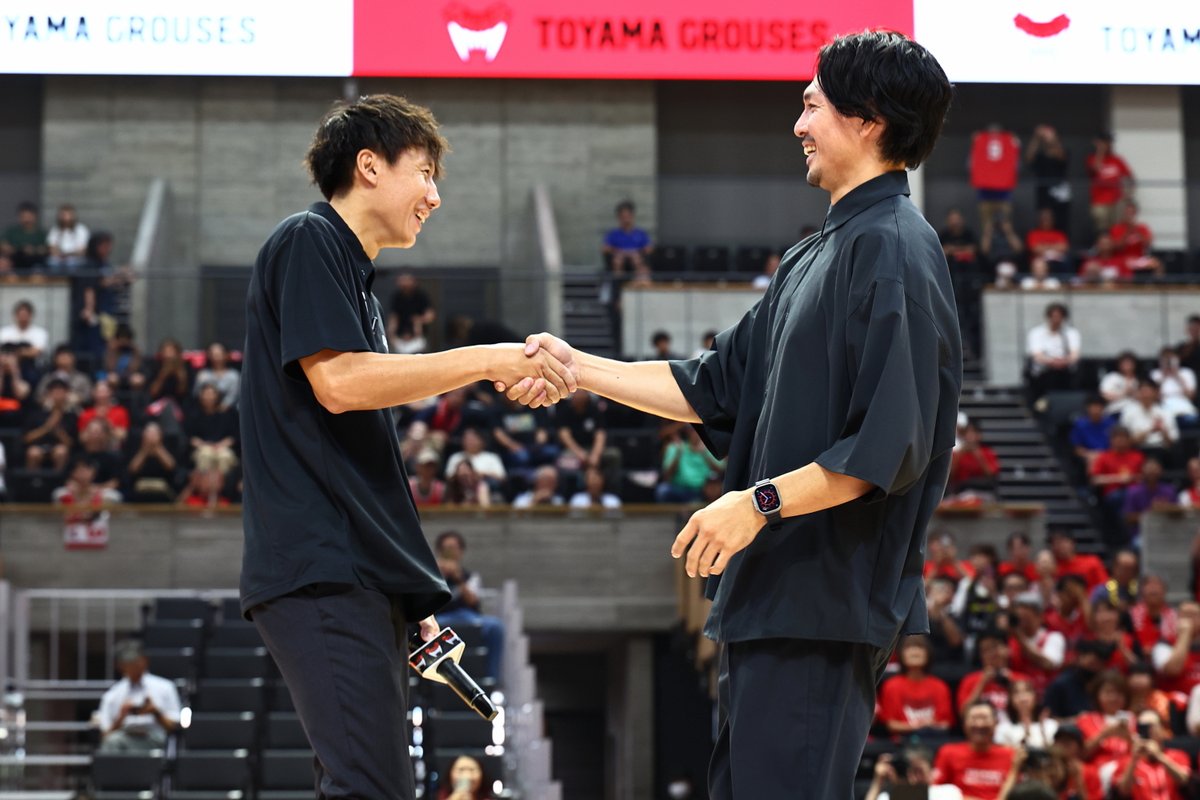 toyamagrouses's tweet photo. オープン記者会見には #水戸健史 選手本人にはサプライズで、#宇都直輝 選手と2011-17、2020-21シーズンにともにプレーをした #城宝匡史 さんが登壇し、記念撮影を行いました🥹📸✨

#ミスターグラウジーズ #ありがとう水戸さん
#富山グラウジーズ https://t.co/aZFf6BbE2U
